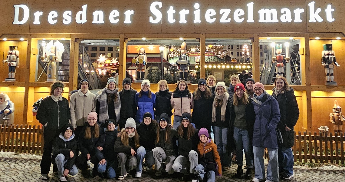 32. Internationales Dresdner Christstollen-Schwimmfest 2024